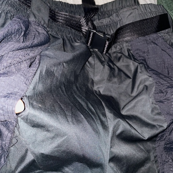 Nike / RARE Sportswear Swoosh Woven Active Shorts with Belt in Black / Size L - Picture 7 of 7